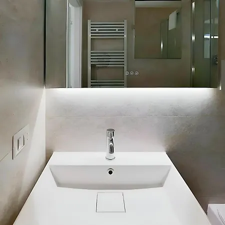 Sottocorno White, Historic Center, Milano